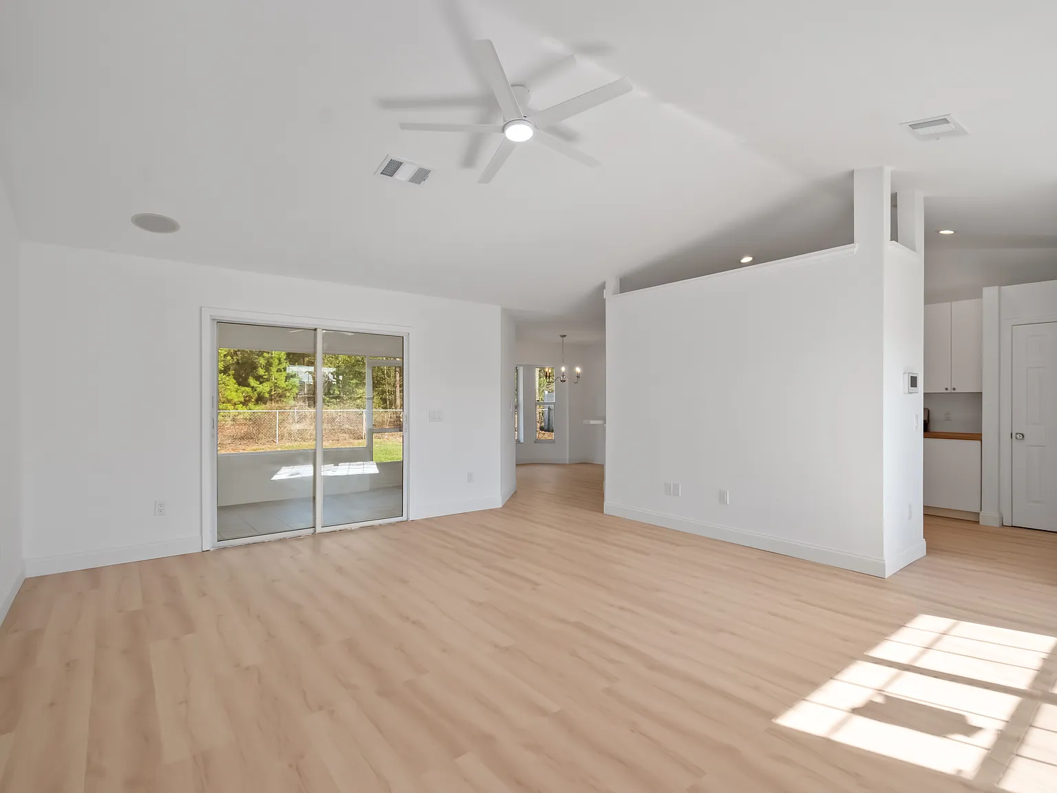 12829 SW 38th Cir — Photo 3