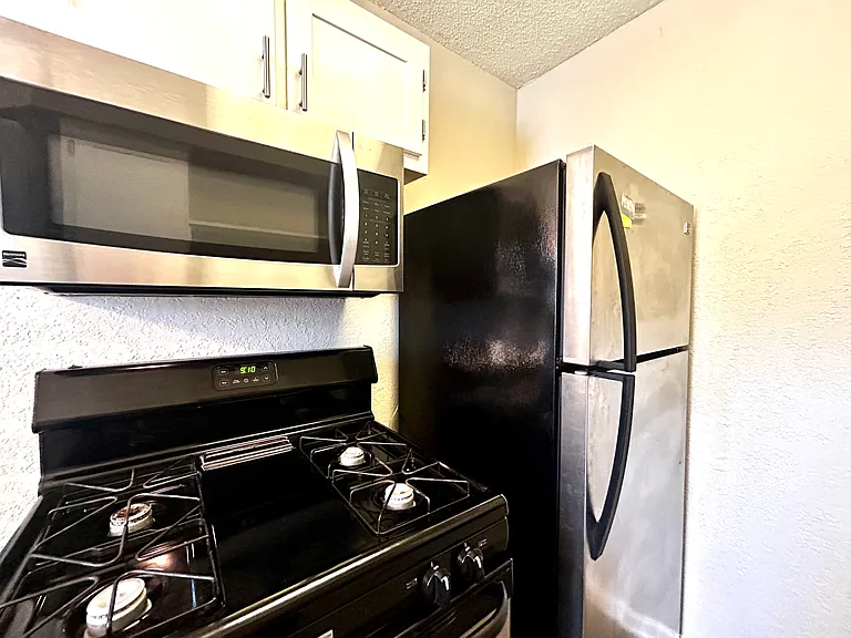 2401 Manor Rd #109 — Photo 6