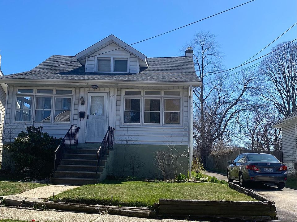 2nd image of 220 E Linwood Ave