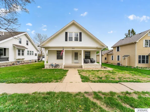 310 4th St, Yutan, NE 68073