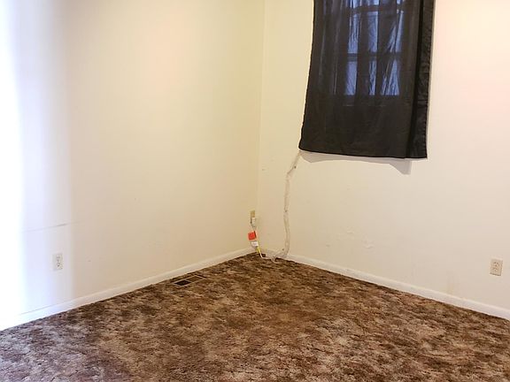 4th image of 318 SE 2nd St