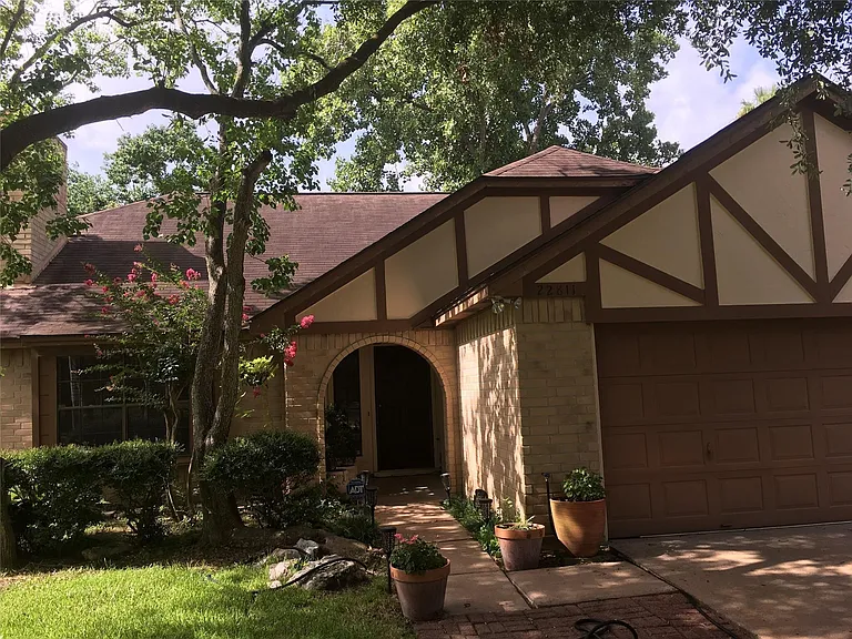 22811 Rangeview Dr — Photo 1