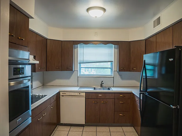 814 N. St. Lucas St. — Photo 5
