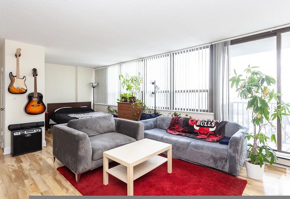 1st image of 2740 N Pine Grove Ave APT 15