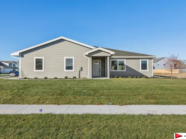 1216 Valley View St, Valley, NE 68064