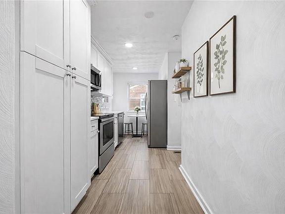 3rd image of 4904 Holly Rd