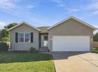 926 5th Avenue Dr, Andalusia, IL 61232