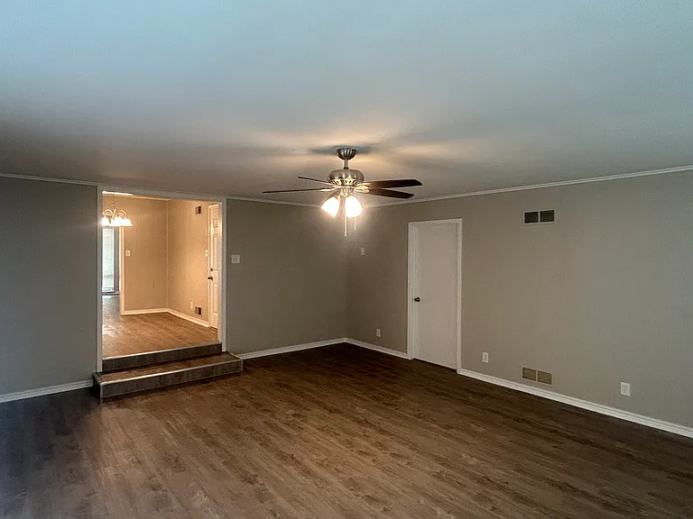 3519 S Sandusky Ave — Photo 8
