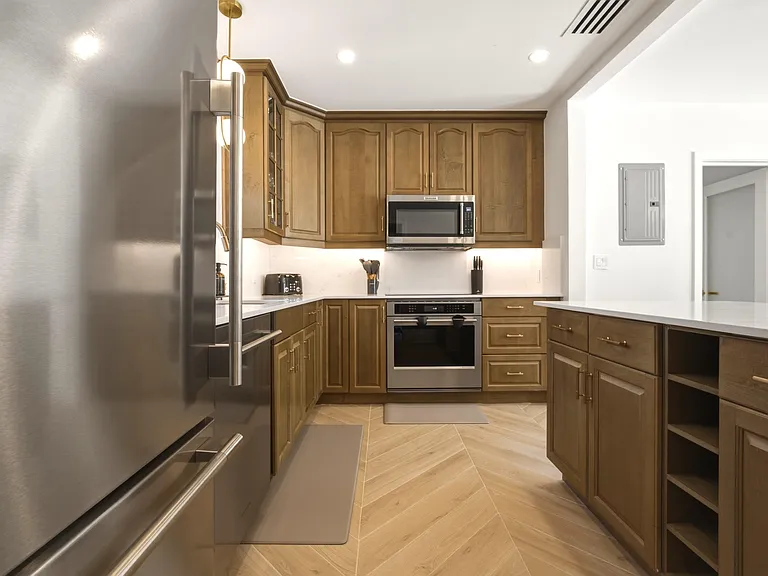 610 NE 16th Ter #0 — Photo 11