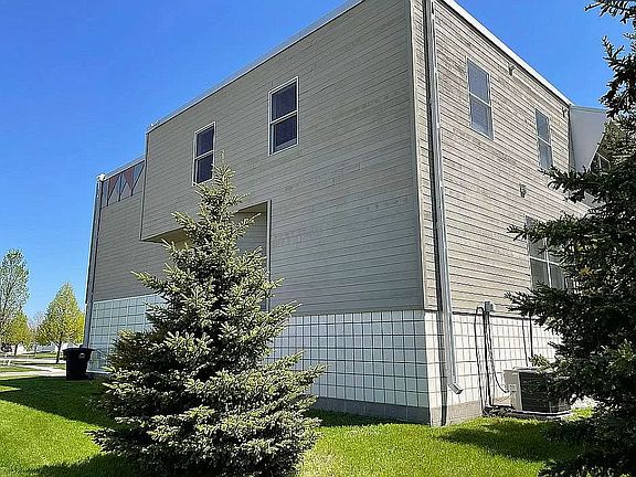 2nd image of 747 Evergreen Dr