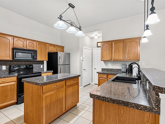 3rd image of 9832 Old Field Dr