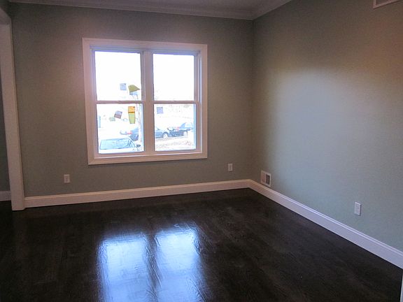 3rd image of 10 W Spruce St