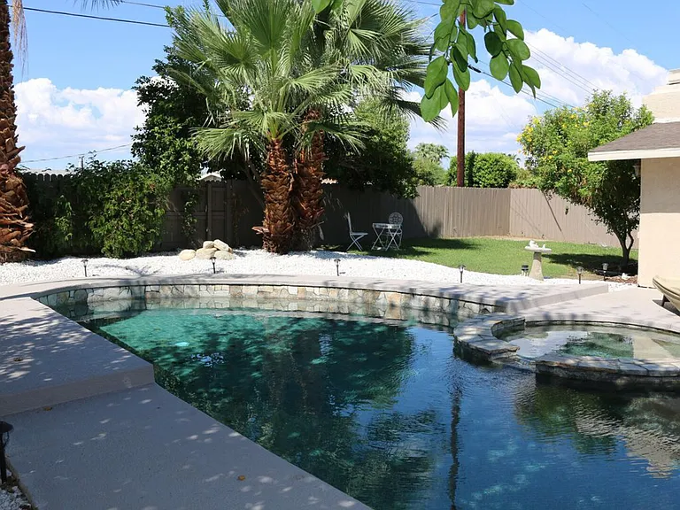 Primrose Dr — Photo 24