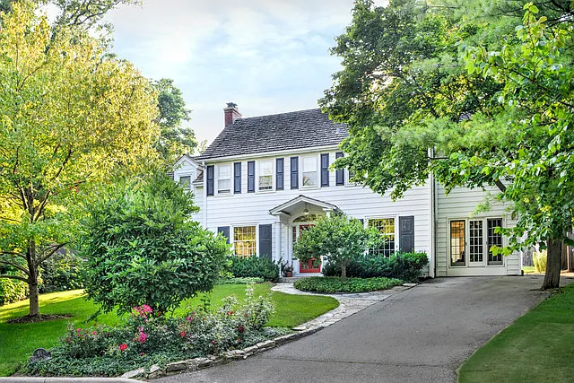 51 Crescent Dr photo 1