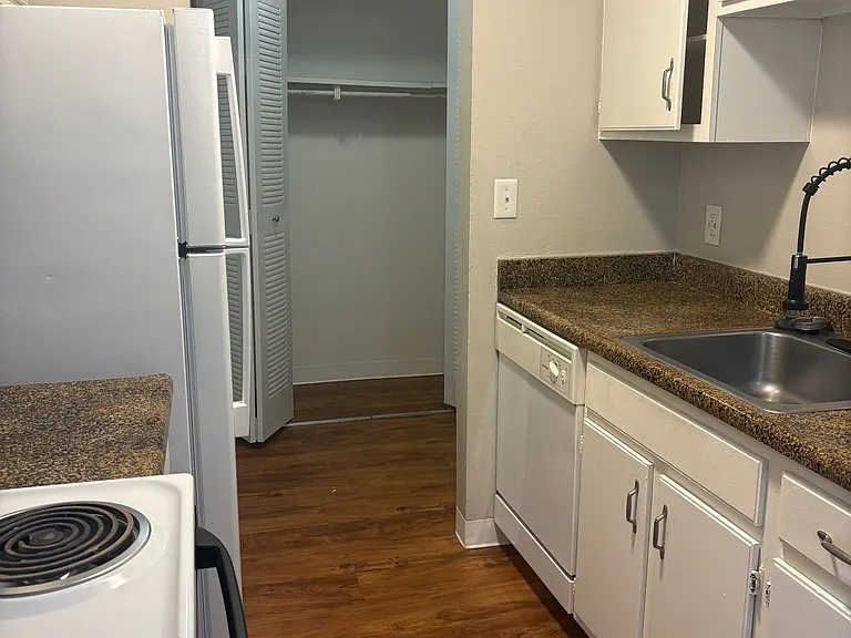 Prospect Pointe Apartments — Photo 72