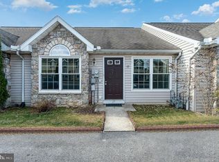 17 Johns Dr, Enola, PA 17025