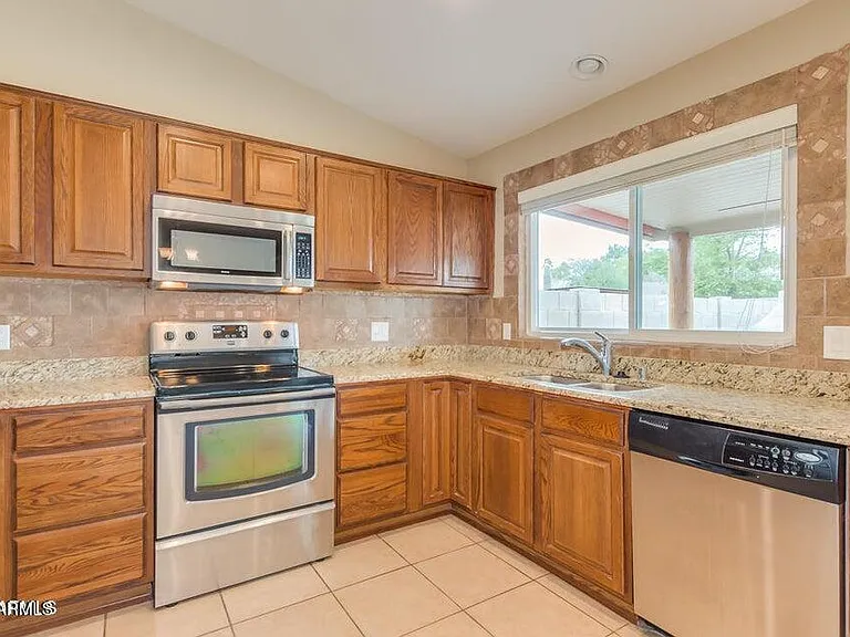 6808 E Sandra Ter — Photo 3