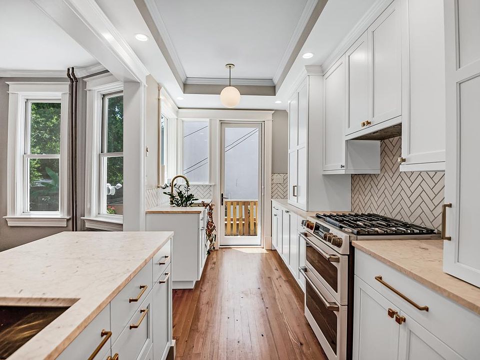 1st image of 903 G St SE