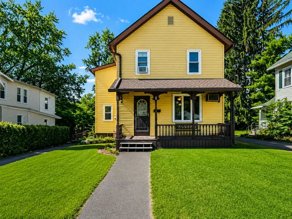 52 Emmett St, Chicopee, MA 01020