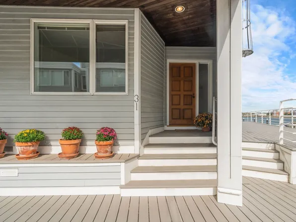 31 Constellation Wharf #31, Charlestown, MA 02129