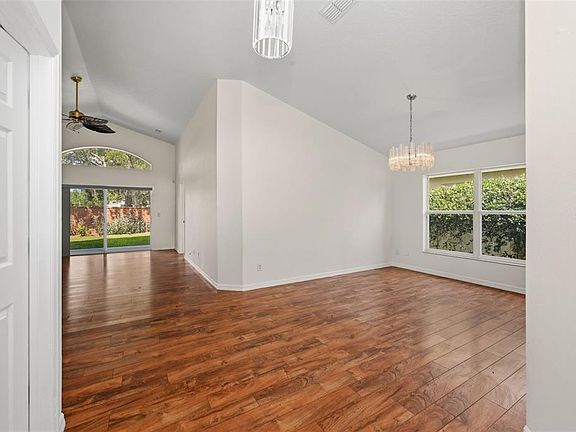4th image of 445 SPRING LEAP CIRCLE