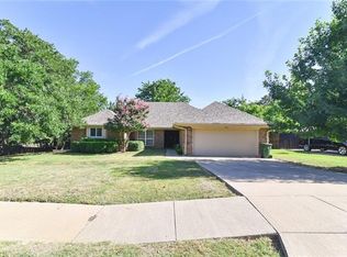 5801 Waterview Dr, Arlington, TX 76016