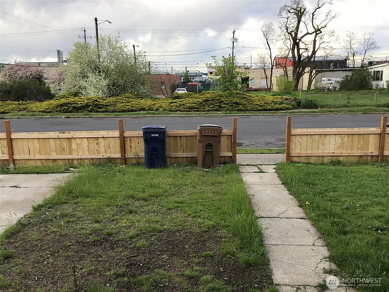 4th image of 2508 E 1st Avenue
