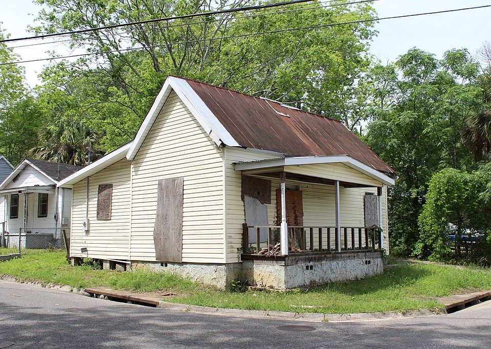 2nd image of 400 Pine St