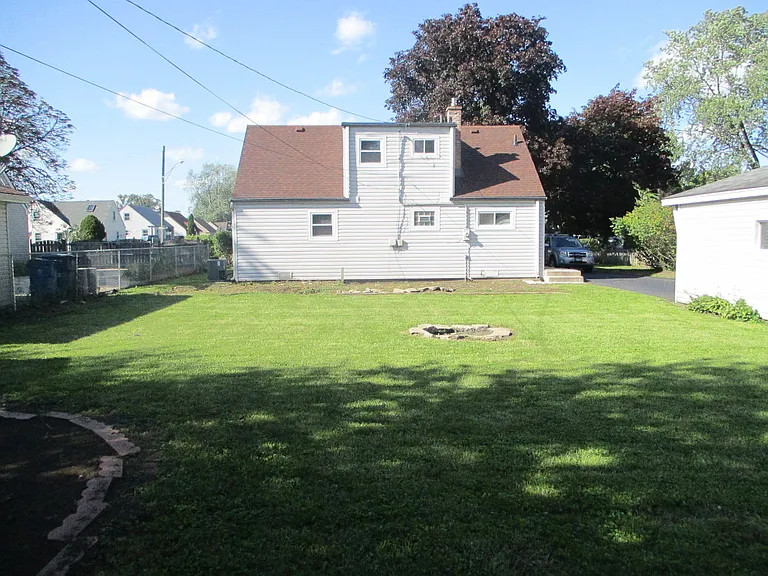 153 Winters Dr — Photo 2