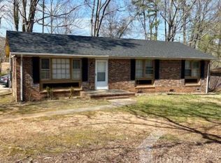 215 W Belvedere Rd, Greenville, SC 29605