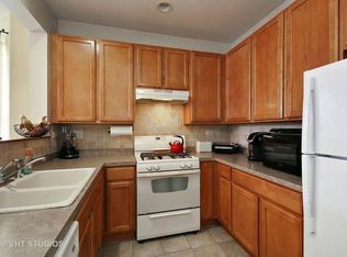 2284 Georgetown Cir, Aurora, IL 60503