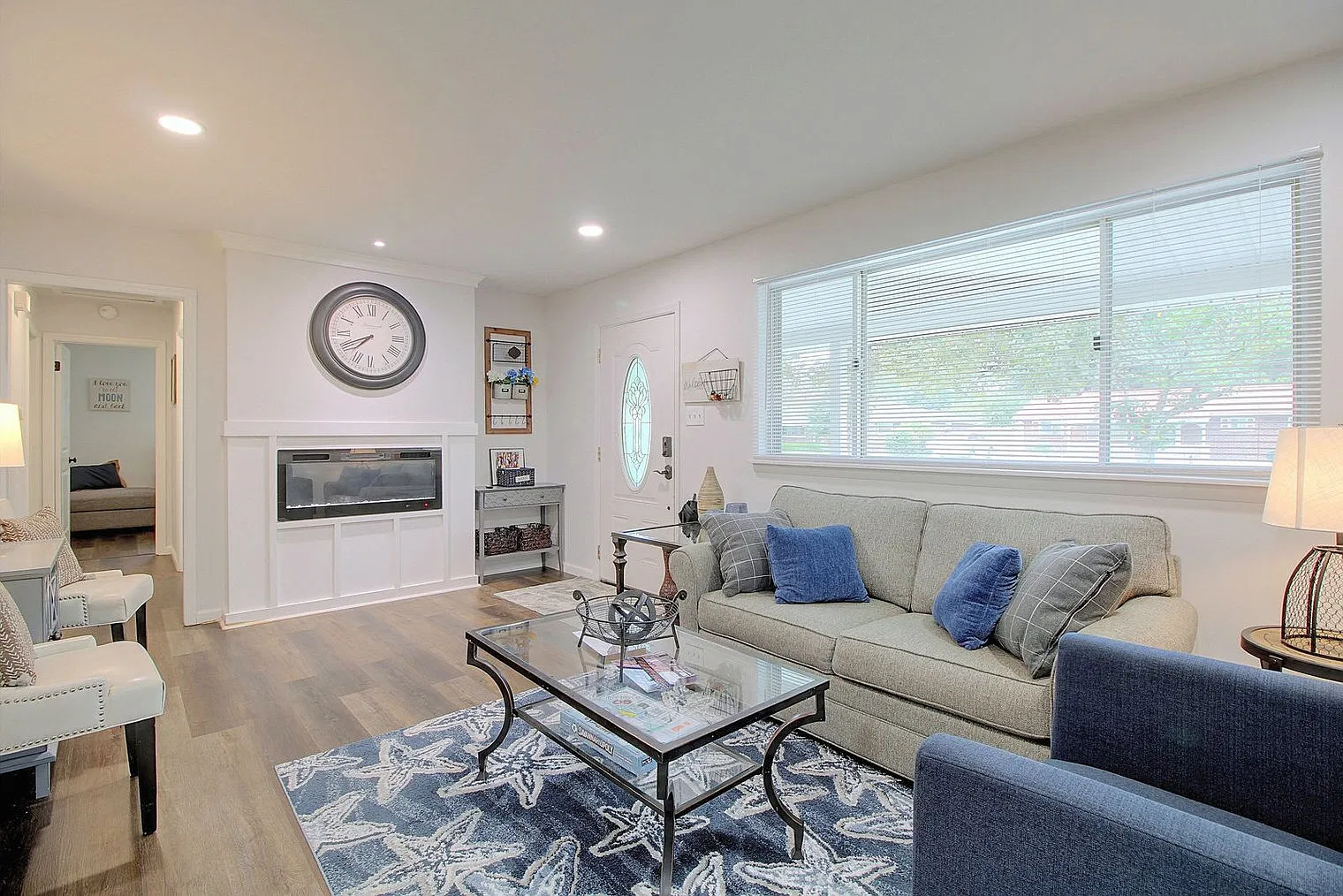 3 bed, 1.0 bath, 1280 sqft, $2,967 — Photo 1
