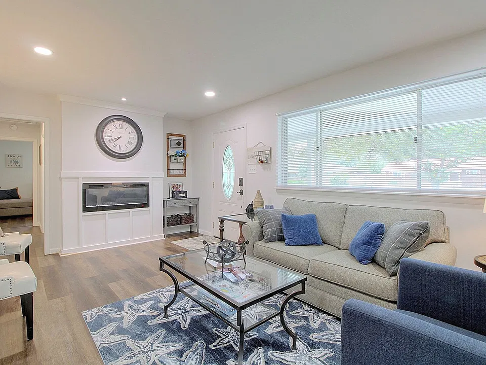8 Chateaugay Rd #ID1647323P