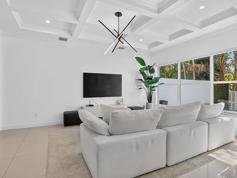 500 NE Wavecrest Way — Photo 15