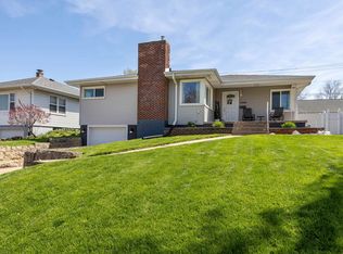 1990 Chaney Rd, Dubuque, IA 52001