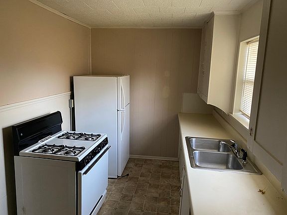 2nd image of 1611 1/2 S Park St #1611-1/2