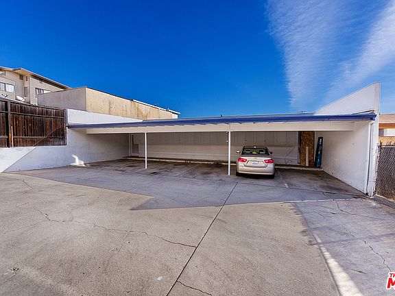 3rd image of 136 N Hillcrest Blvd