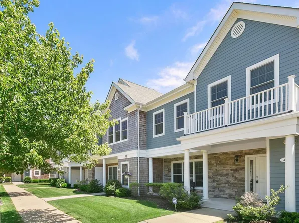 40 Andrew Ct, Southampton, NY 11968