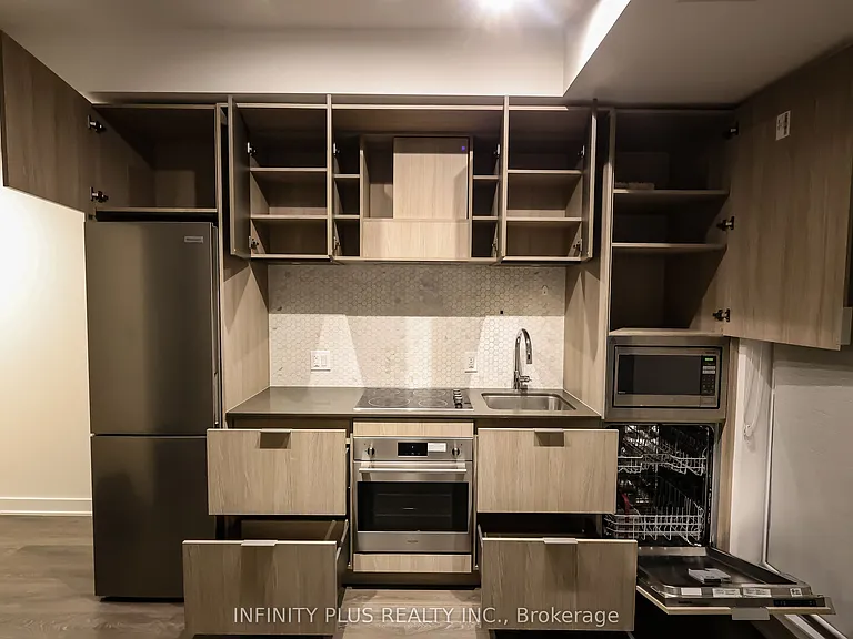 130 River St E #3006 — Photo 17