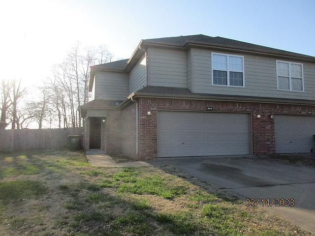 1st image of 844 Oakwood Ct