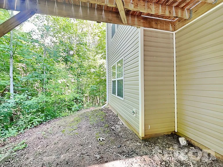2014 Meadow Walk Dr — Photo 14