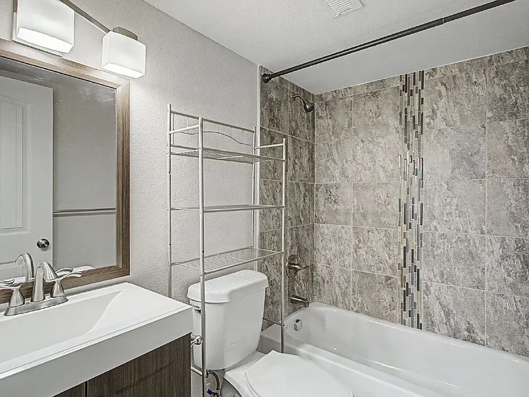 1230 N Logan St — Photo 34
