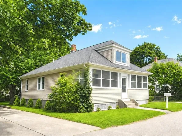 45 Eddy St, Cranston, RI 02920