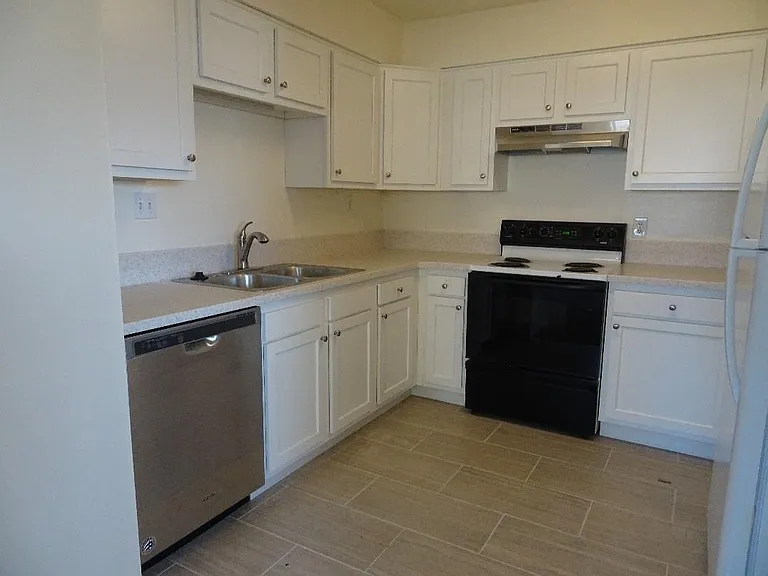 2041 Meadow Dr #4 — Photo 6