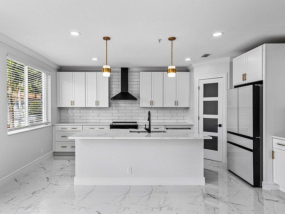 1st image of 3006 Waterside Cir #3006