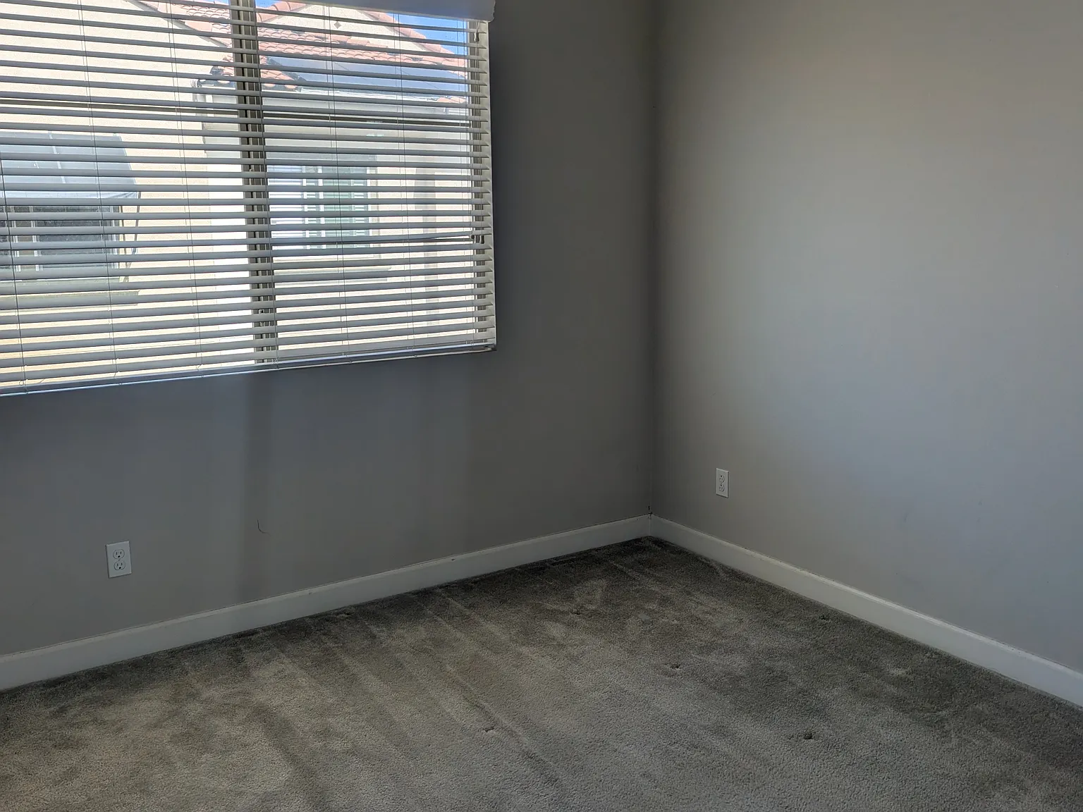 4 bed, 1977 sqft, $1,200 — Photo 3