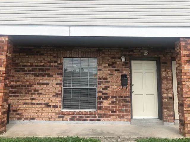 124 Friedrichs Rd #B — Photo 2