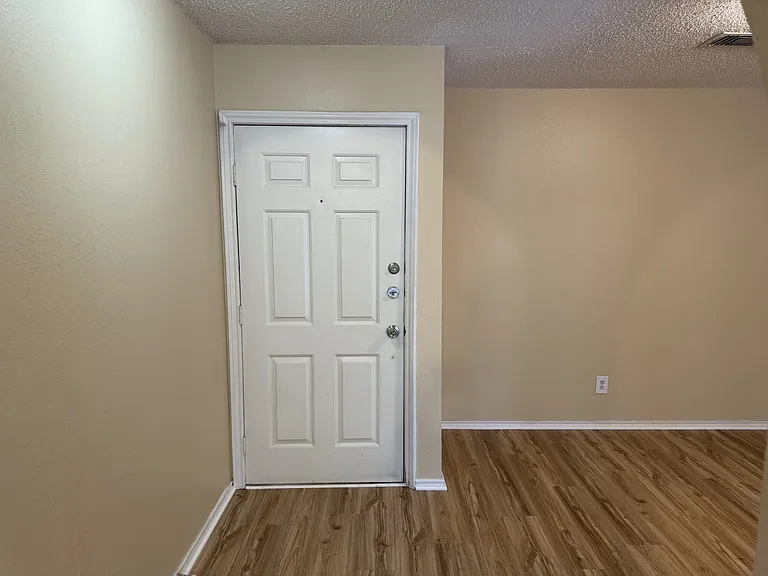1706 Wisteria St — Photo 3