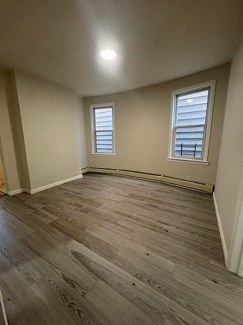 3 bed, 1.0 bath, $2,200 — Photo 2