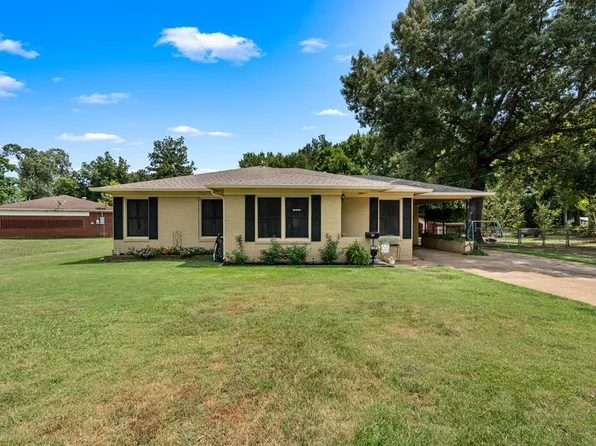 104 Westwood Rd, Palestine, TX 75803